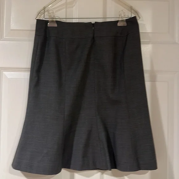 Isabel & Nina suit- jacket + skirt. Size 6/runs big. Polyester rayon wool. Lined - Picture 3 of 9